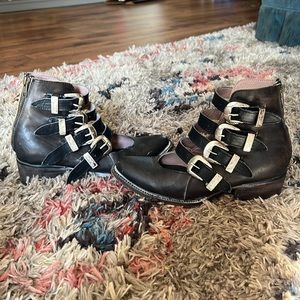 Freebird Scarlett size 8 -